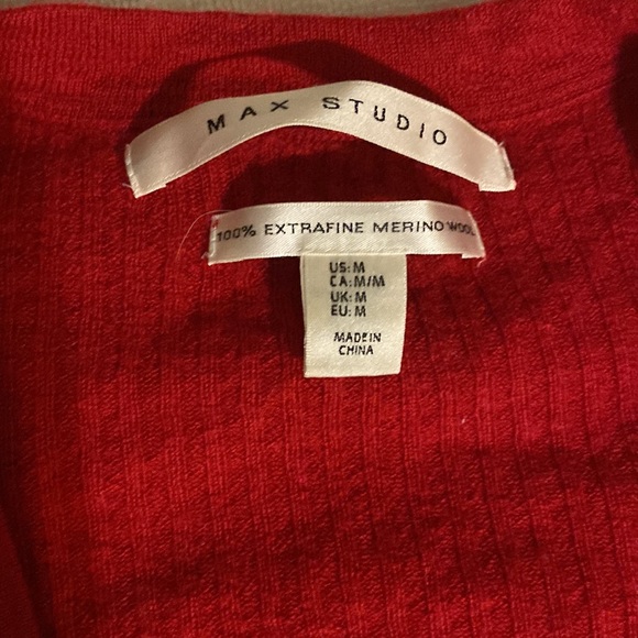 Red 100% Merino Wool button up cardigan sweater size M Max Studio - Picture 3 of 7